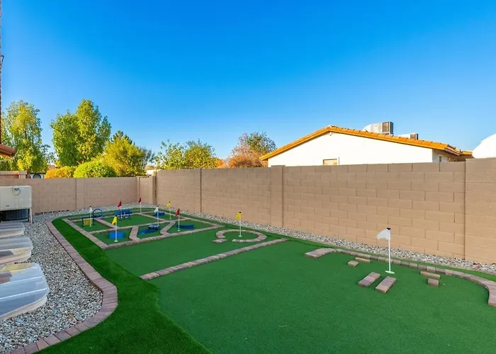 Paradise - Pool - Pickleball - Putt-putt * Glendale