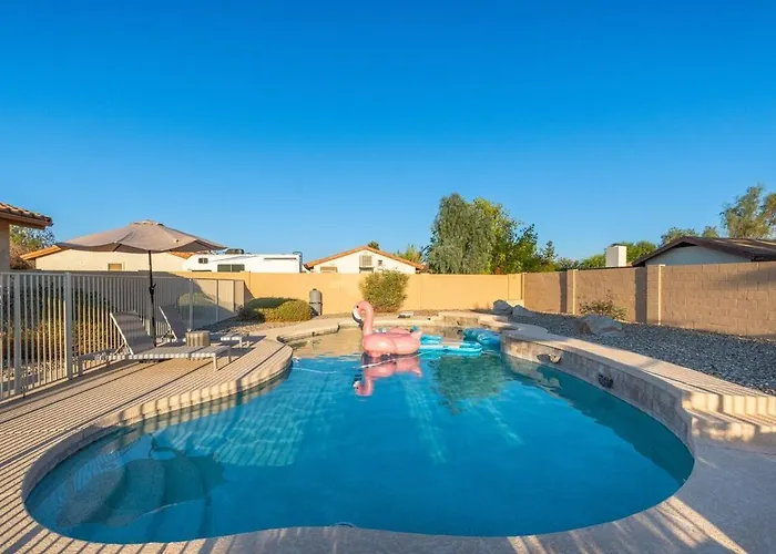Paradise - Pool - Pickleball - Putt-putt Holiday home Glendale