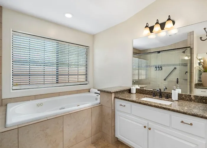 Holiday home Paradise - Pool - Pickleball - Putt-putt Glendale