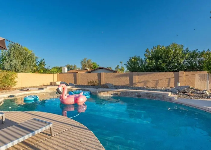 Paradise - Pool - Pickleball - Putt-putt * Glendale