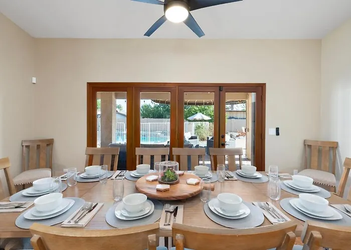 Paradise - Pool - Pickleball - Putt-putt Holiday home Glendale